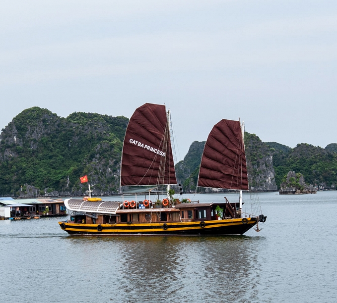 Welcome to Catba Sailing Junk